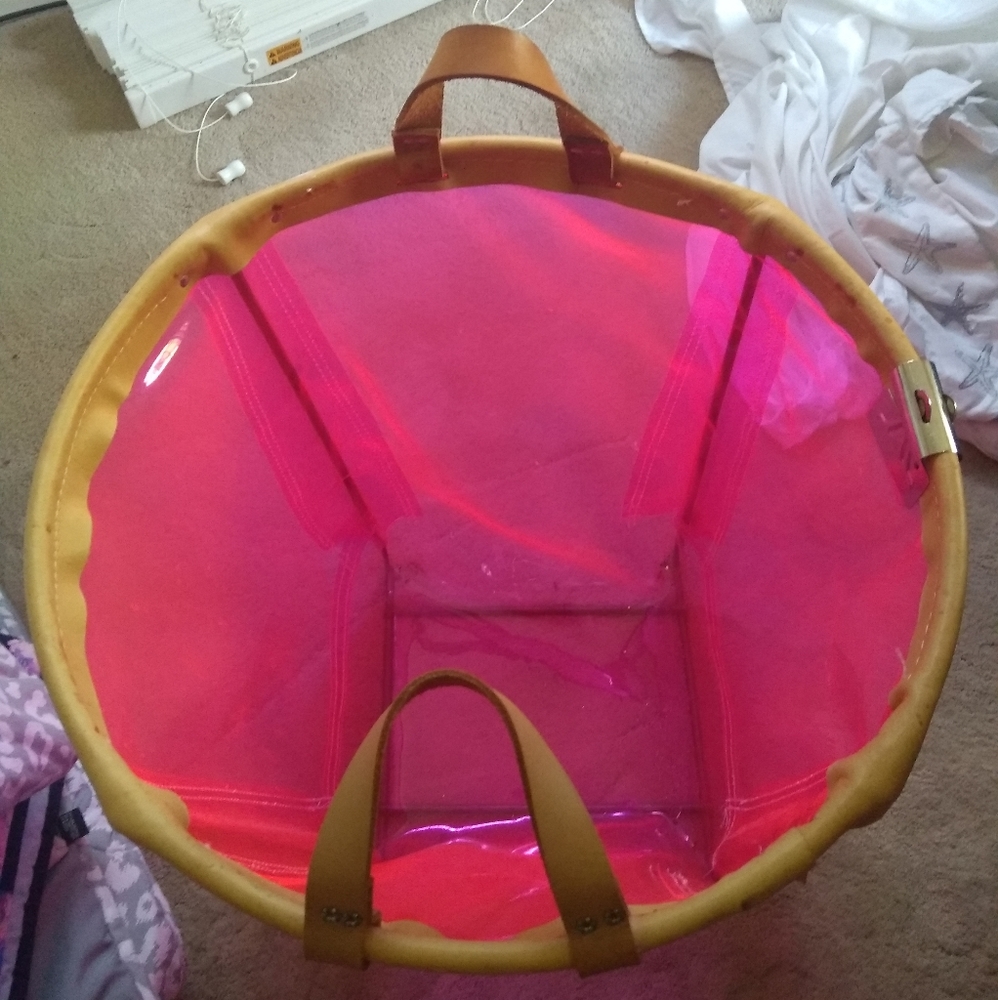 โผ๏ธ SOLD โผ๏ธ VS Pink store display bin - Picture 6 of 6